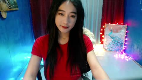 lovelypetite143 online show from August 1, 8:24 am