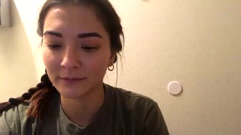 Snapshot of lovelyqueenaria chatting on December 17, 7:15 pm Queen Aria  online show from December 17, 7:15 pm