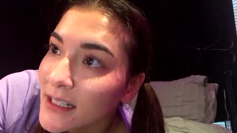 Snapshot of lovelyqueenaria chatting on January 1, 11:40 pm Queen Aria  online show from January 1, 11:40 pm