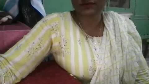 Snapshot of lovelyrose36 chatting on May 27, 8:44 am lovelyrose36 online show from May 27, 8:44 am