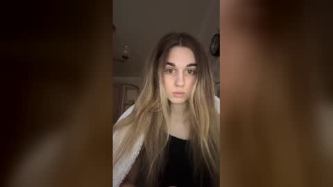 Snapshot of lovelysilk_63 chatting on December 14, 12:43 pm ELA online show from December 14, 12:43 pm