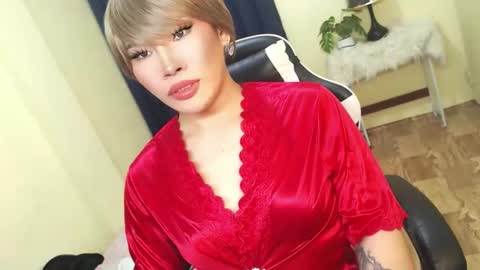 STWEET LINA online show from November 6, 8:32 pm