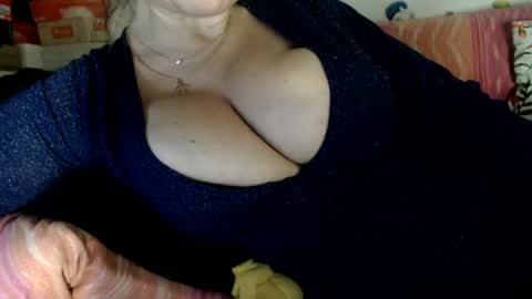 lovelywoman22 online show from February 16, 3:37 am