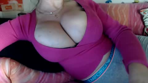 lovelywoman22 online show from February 21, 3:23 am