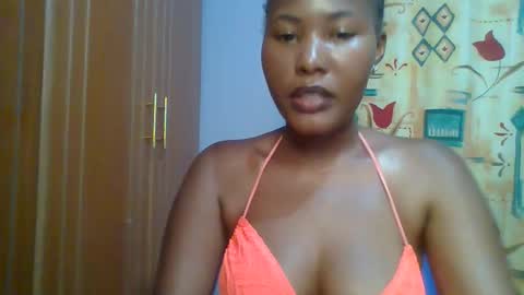 Snapshot of lovelyy_dreams chatting on March 7, 6:27 pm Hanna online show from March 7, 6:27 pm