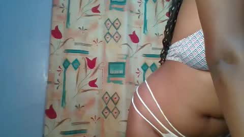 Snapshot of lovelyy_dreams chatting on March 16, 5:50 pm Hanna online show from March 16, 5:50 pm