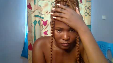 Snapshot of lovelyy_dreams chatting on March 25, 5:46 am Hanna online show from March 25, 5:46 am