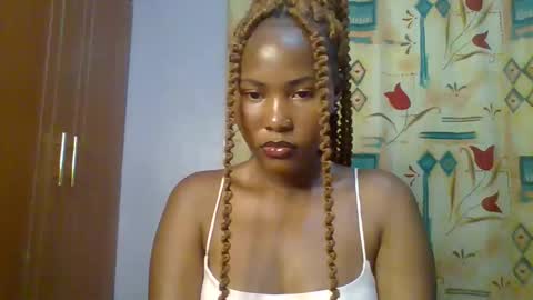 Snapshot of lovelyy_dreams chatting on March 25, 6:25 pm Hanna online show from March 25, 6:25 pm