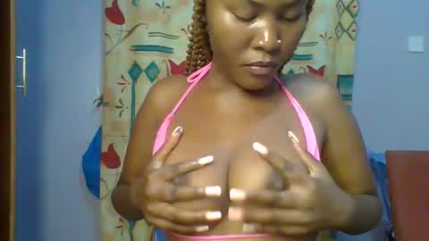 Snapshot of lovelyy_dreams chatting on March 26, 6:35 pm Hanna online show from March 26, 6:35 pm