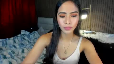 Snapshot of lovemarie19x chatting on February 5, 3:13 am pauleen online show from February 5, 3:13 am