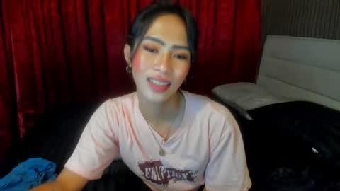 Snapshot of lovemarie19x chatting on February 13, 8:38 am pauleen online show from February 13, 8:38 am