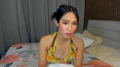 Snapshot of lovemarie19x chatting on February 18, 3:31 am pauleen online show from February 18, 3:31 am