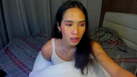 Snapshot of lovemarie19x chatting on March 2, 6:48 am pauleen online show from March 2, 6:48 am