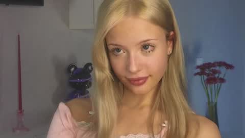 Snapshot of lovendy chatting on December 11, 5:15 pm NTMY IM LANA online show from December 11, 5:15 pm
