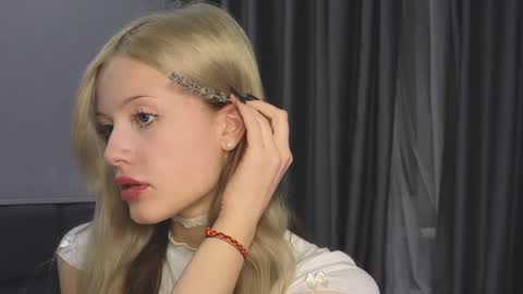 Snapshot of lovendy chatting on December 16, 1:11 pm NTMY IM LANA online show from December 16, 1:11 pm