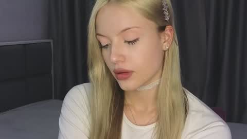 Snapshot of lovendy chatting on December 22, 1:22 pm NTMY IM LANA online show from December 22, 1:22 pm
