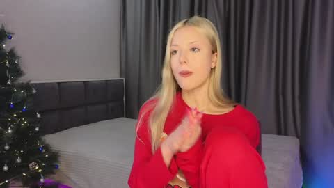 Snapshot of lovendy chatting on December 30, 3:02 pm NTMY IM LANA online show from December 30, 3:02 pm