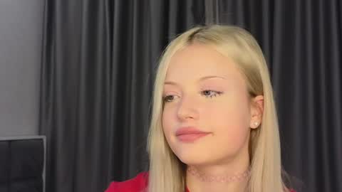 Snapshot of lovendy chatting on December 30, 6:05 pm NTMY IM LANA online show from December 30, 6:05 pm