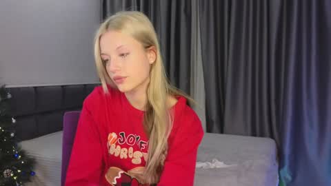 Snapshot of lovendy chatting on December 30, 9:08 pm NTMY IM LANA online show from December 30, 9:08 pm