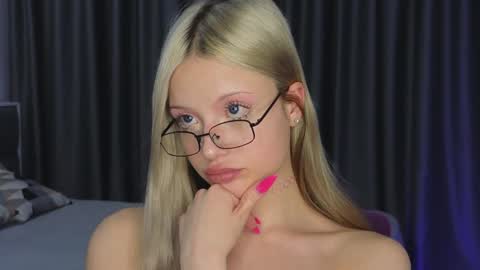 Snapshot of lovendy chatting on January 7, 9:14 pm NTMY IM LANA online show from January 7, 9:14 pm