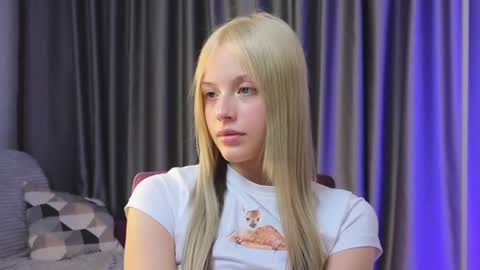 Snapshot of lovendy chatting on February 6, 1:21 pm NTMY IM LANA online show from February 6, 1:21 pm