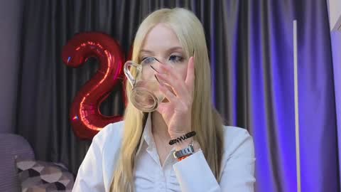 Snapshot of lovendy chatting on February 7, 1:32 pm NTMY IM LANA online show from February 7, 1:32 pm