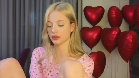 Snapshot of lovendy chatting on February 14, 3:26 pm NTMY IM LANA online show from February 14, 3:26 pm
