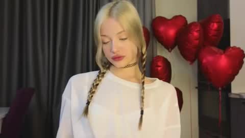 Snapshot of lovendy chatting on February 19, 2:23 pm NTMY IM LANA online show from February 19, 2:23 pm