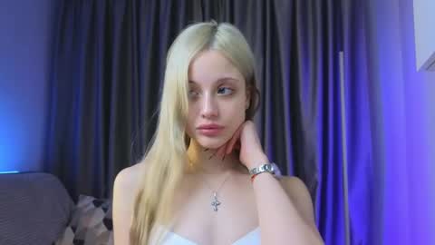 Snapshot of lovendy chatting on February 20, 4:57 pm NTMY IM LANA online show from February 20, 4:57 pm
