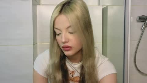 Snapshot of lovendy chatting on March 6, 1:24 pm NTMY IM LANA online show from March 6, 1:24 pm