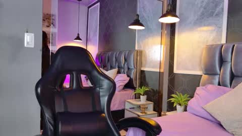 Love  online show from November 24, 9:03 pm