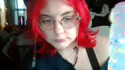 Snapshot of loverliv5 chatting on April 22, 5:25 pm loverliv5 online show from April 22, 5:25 pm