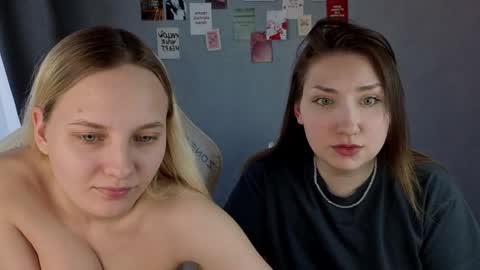 Snapshot of lovers613228 chatting on March 30, 4:02 am lovers613228 online show from March 30, 4:02 am