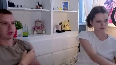 Max and Mia online show from June 28, 4:24 pm