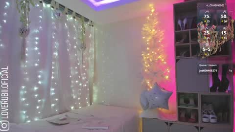 loverubii online show from December 18, 10:57 pm