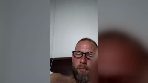 Snapshot of loveshead07 chatting on June 19, 1:32 am loveshead07 online show from June 19, 1:32 am