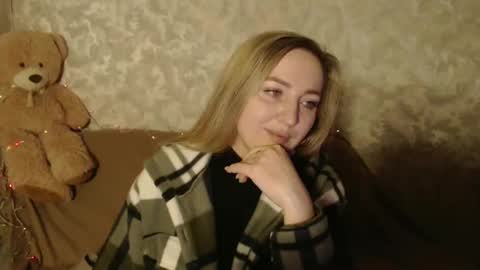 LovesRebecca online show from December 18, 3:47 am