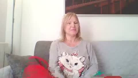 Marlyn online show from December 21, 2:04 pm