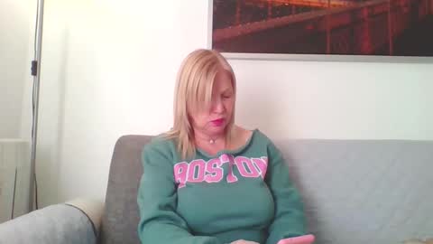 Marlyn online show from November 29, 2:20 pm