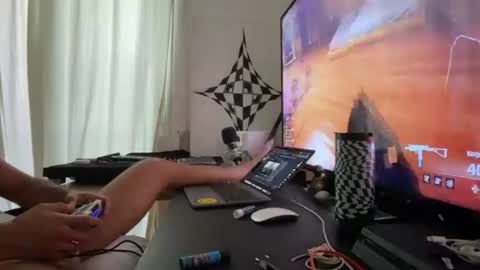Snapshot of loveweed22 chatting on August 8, 5:37 pm loveweed22 online show from August 8, 5:37 pm