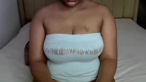 Snapshot of loveydivah chatting on October 21, 2:45 am loveydivah online show from October 21, 2:45 am