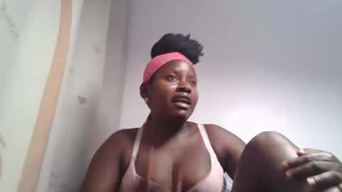 lovie_paula online show from November 5, 2:11 am