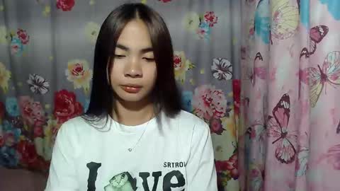 loving_rhean online show from May 1, 10:42 am