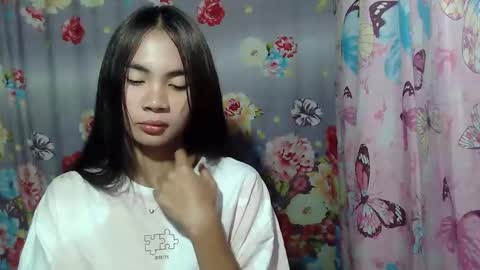 loving_rhean online show from May 6, 11:48 am