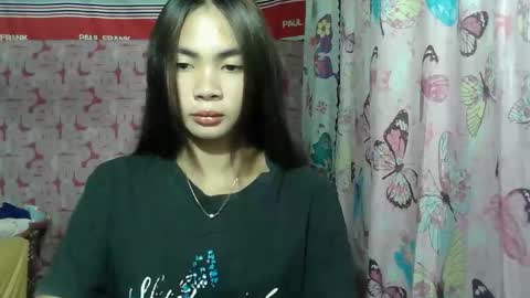 loving_rhean online show from May 17, 11:17 am