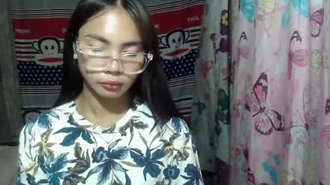 loving_rhean online show from June 3, 2:33 pm