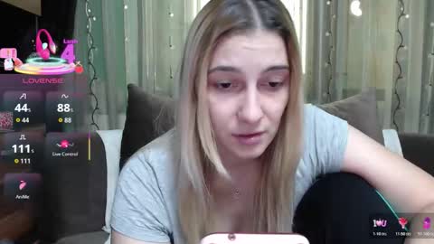 Snapshot of lovingfeetheels chatting on October 23, 8:57 am Antonia online show from October 23, 8:57 am