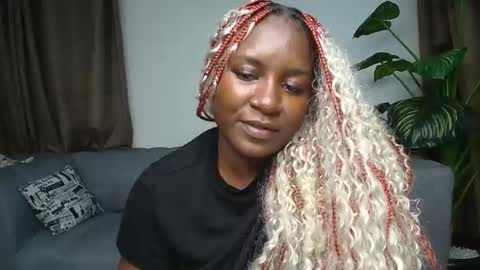 loyalcutie online show from February 24, 4:32 am