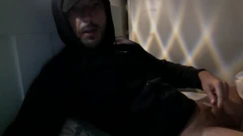 Snapshot of lpolo22 chatting on April 1, 5:30 am Sexy Hot Hairy Man online show from April 1, 5:30 am