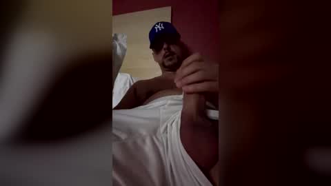 Sexy Hot Hairy Man online show from July 28, 11:15 pm